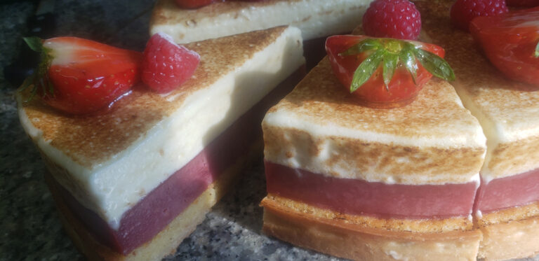 Tarte-soufflée-fruits-rouges en parts